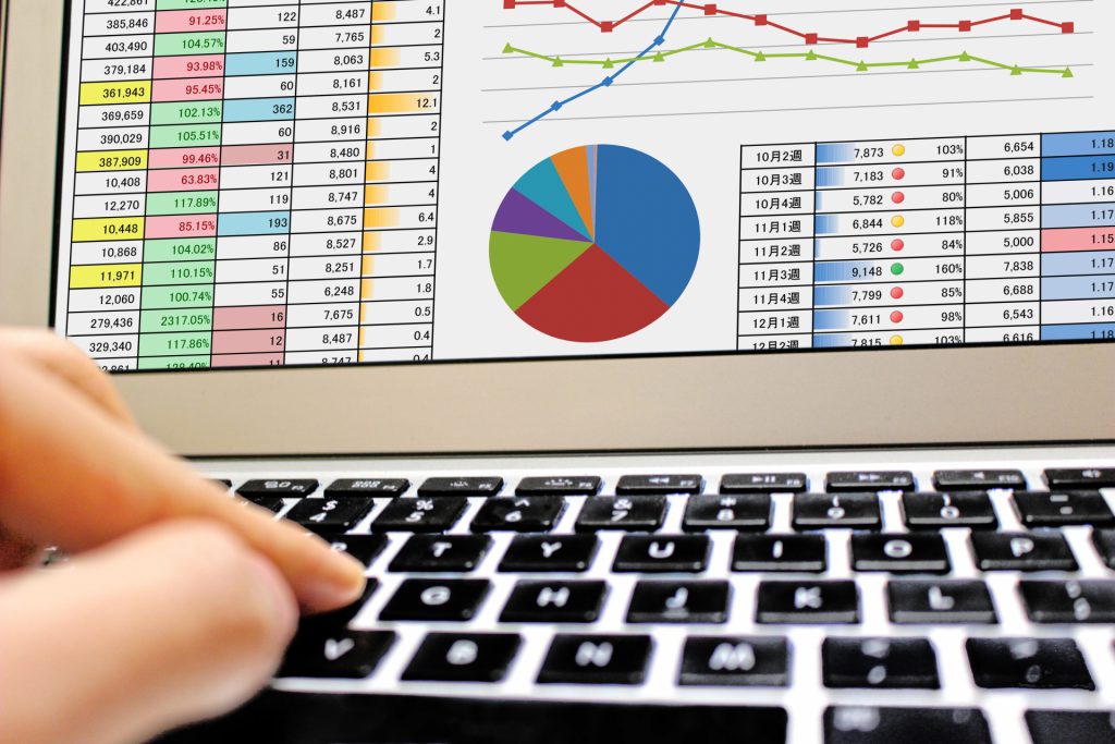 定量データ は誰が見ても正しい？グラフやチャートに惑わされないための4つのポイント